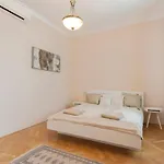 Opera & Basilica 2 Bedrooms With Balcony