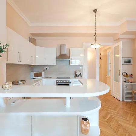 Appartement Opera & Basilica 2 Bedrooms With Balcony Boedapest