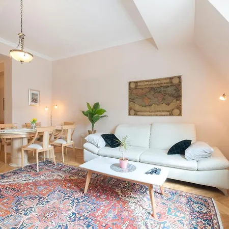 Opera & Basilica 2 Bedrooms With Balcony * Boedapest