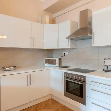 Apartment Opera & Basilica 2 Bedrooms With Balcony