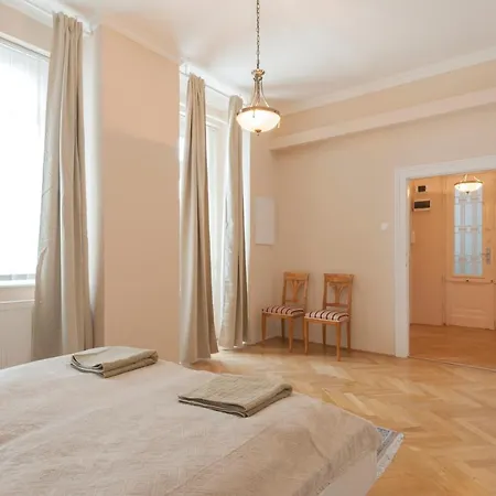 Opera & Basilica 2 Bedrooms With Balcony Apartment Budapest