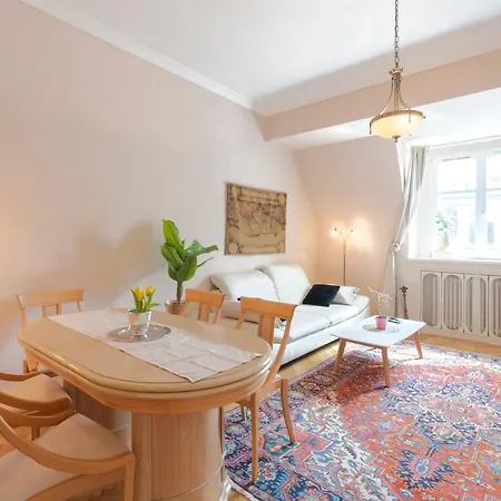 Opera & Basilica 2 Bedrooms With Balcony Apartment