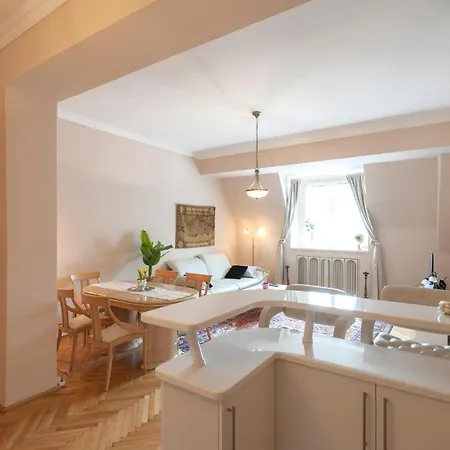 Opera & Basilica 2 Bedrooms With Balcony شقة بودابست