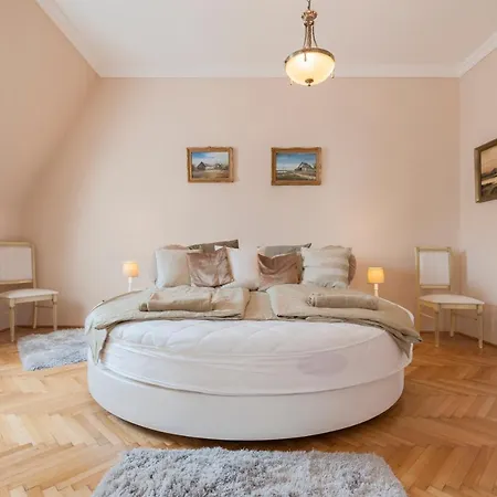 شقة Opera & Basilica 2 Bedrooms With Balcony بودابست