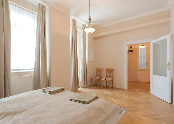 Opera & Basilica 2 Bedrooms With Balcony 公寓 布达佩斯