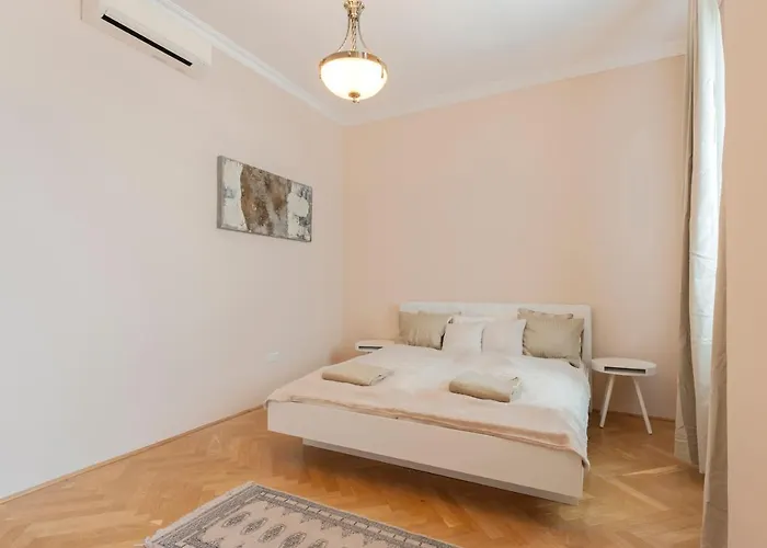 Opera & Basilica 2 Bedrooms With Balcony