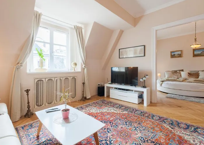 Opera & Basilica 2 Bedrooms With Balcony 布达佩斯