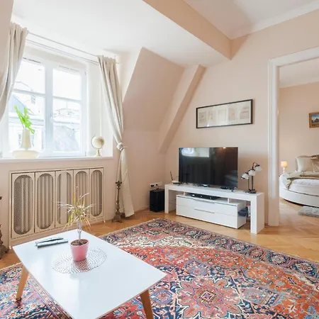 Opera & Basilica 2 Bedrooms With Balcony בודפשט