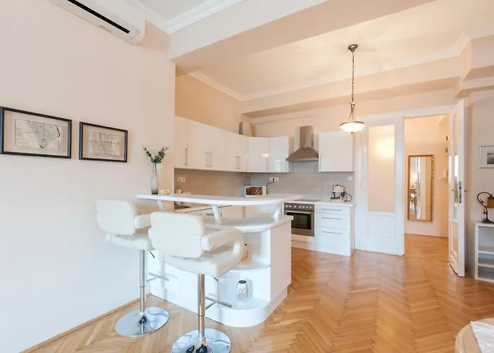 Opera & Basilica 2 Bedrooms With Balcony Appartement Budapest