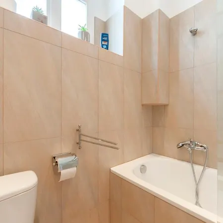 Opera & Basilica 2 Bedrooms With Balcony * 布达佩斯